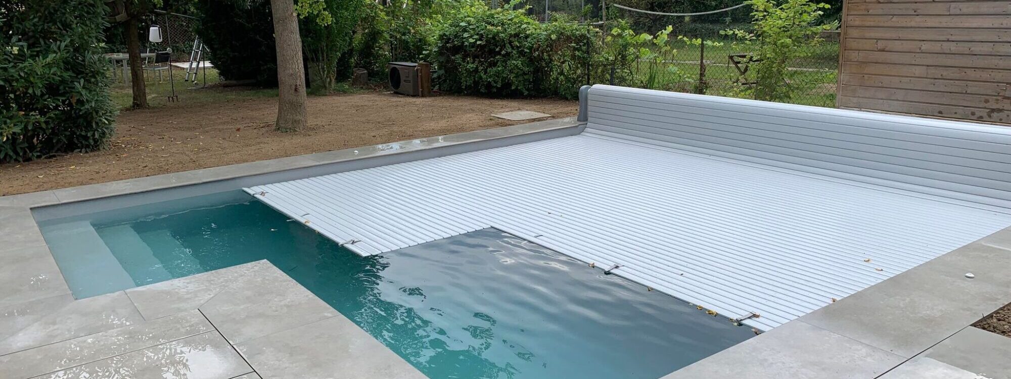 Quelle couverture de piscine choisir : b&acirc;che &agrave; barres, volet hors-sol ou volet immerg&eacute; ? Illzach