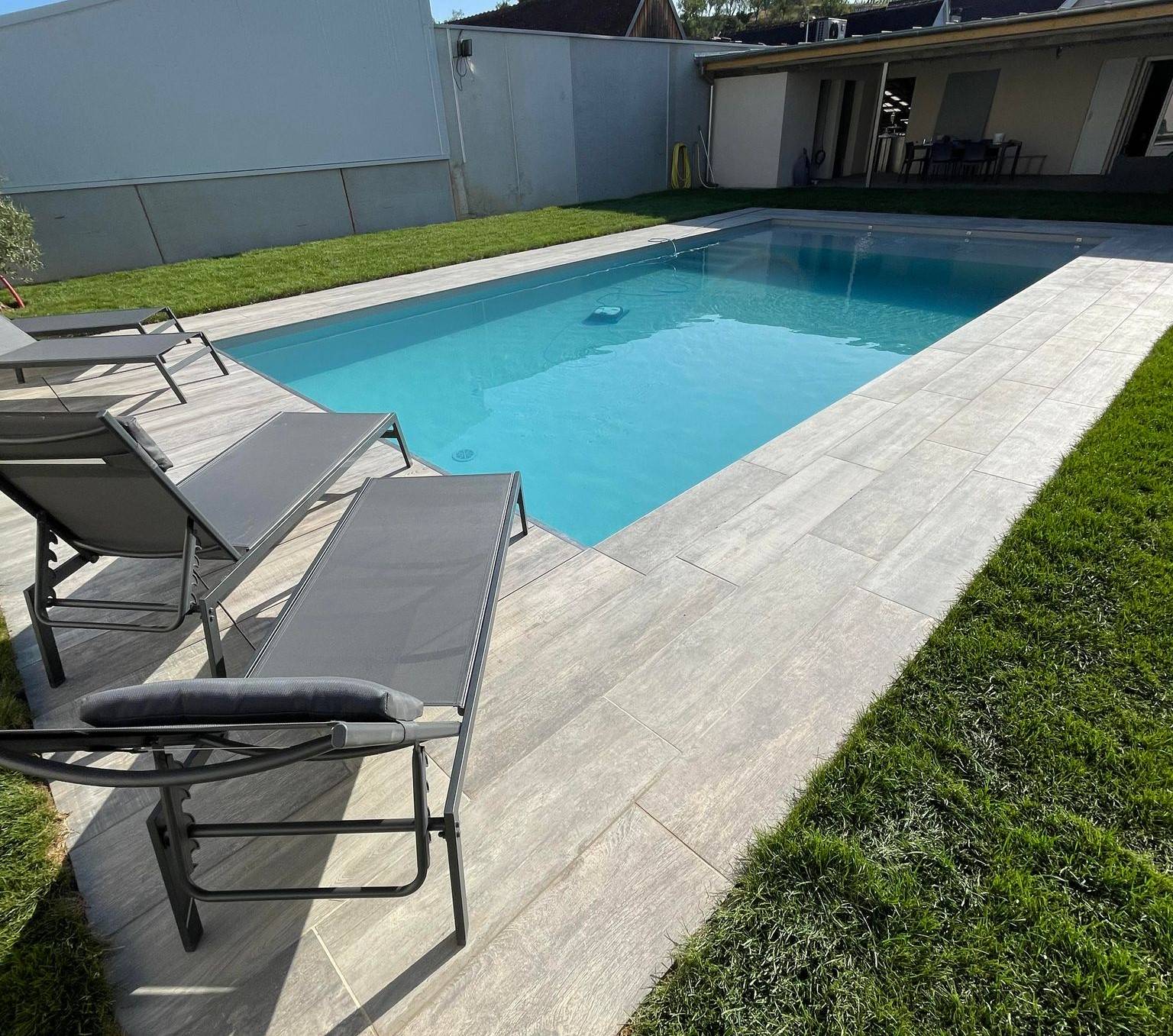 Comment bien préparer sa piscine en début de saison pour éviter les mauvaises surprises ? Cernay