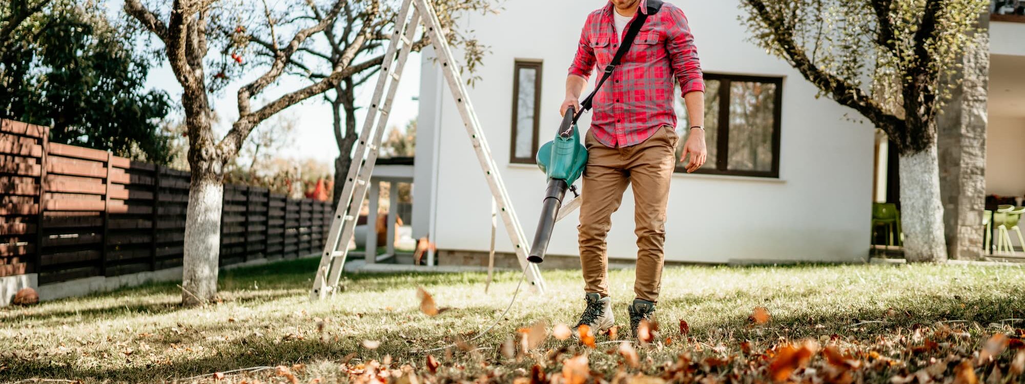 JARDIN_AUTOMNE 2000X750 | Espaces verts J-L LIPP & FILS Pourquoi faire appel à un professionnel pour l’entretien ponctuel de votre jardin à l’automne ? Illzach